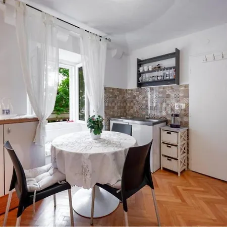 5242-1 For 2 Pers In Apartment