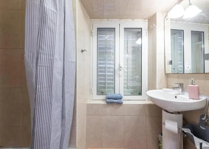 5242-1 For 2 Pers In *