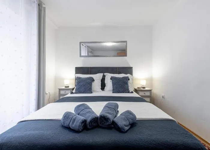 5242-1 For 2 Pers In *