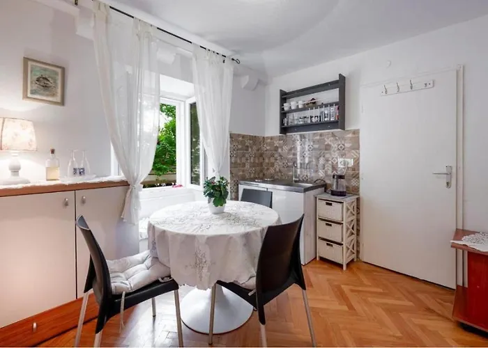 5242-1 For 2 Pers In Apartment
